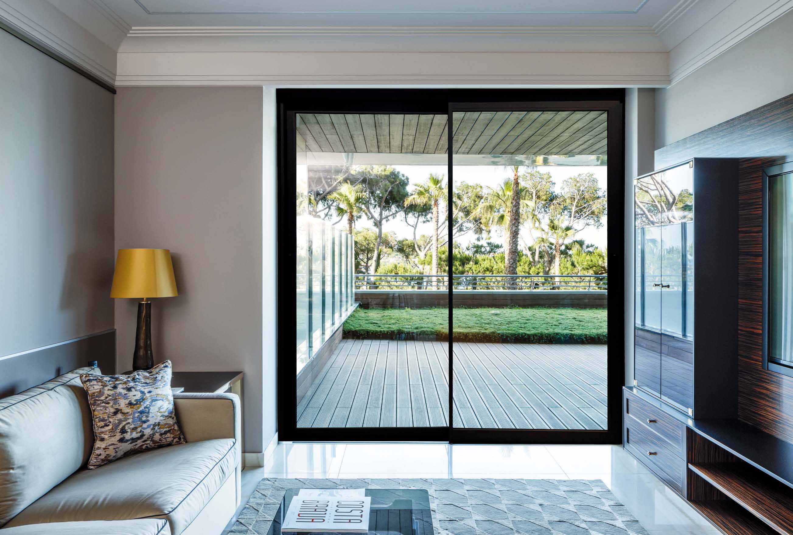 Proyecto residencial con grandes paños correderos C70